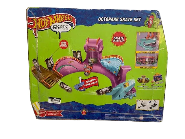 Hot Wheels Skate Octopark Playset, with Exclusive Fingerboard and Skate Shoes