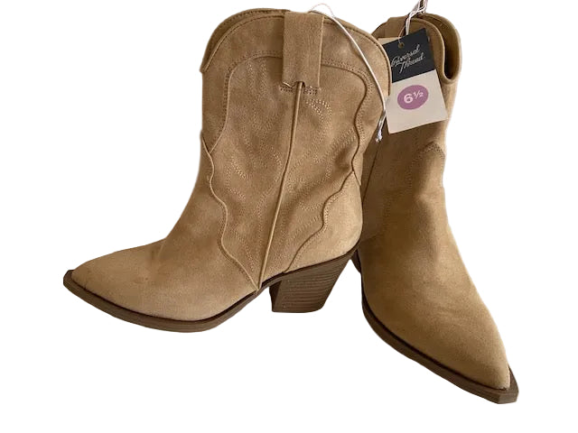 Universal Thread-Women’s Ankle Western Boot with Memory Foam Insole – SIZE 6 1/2