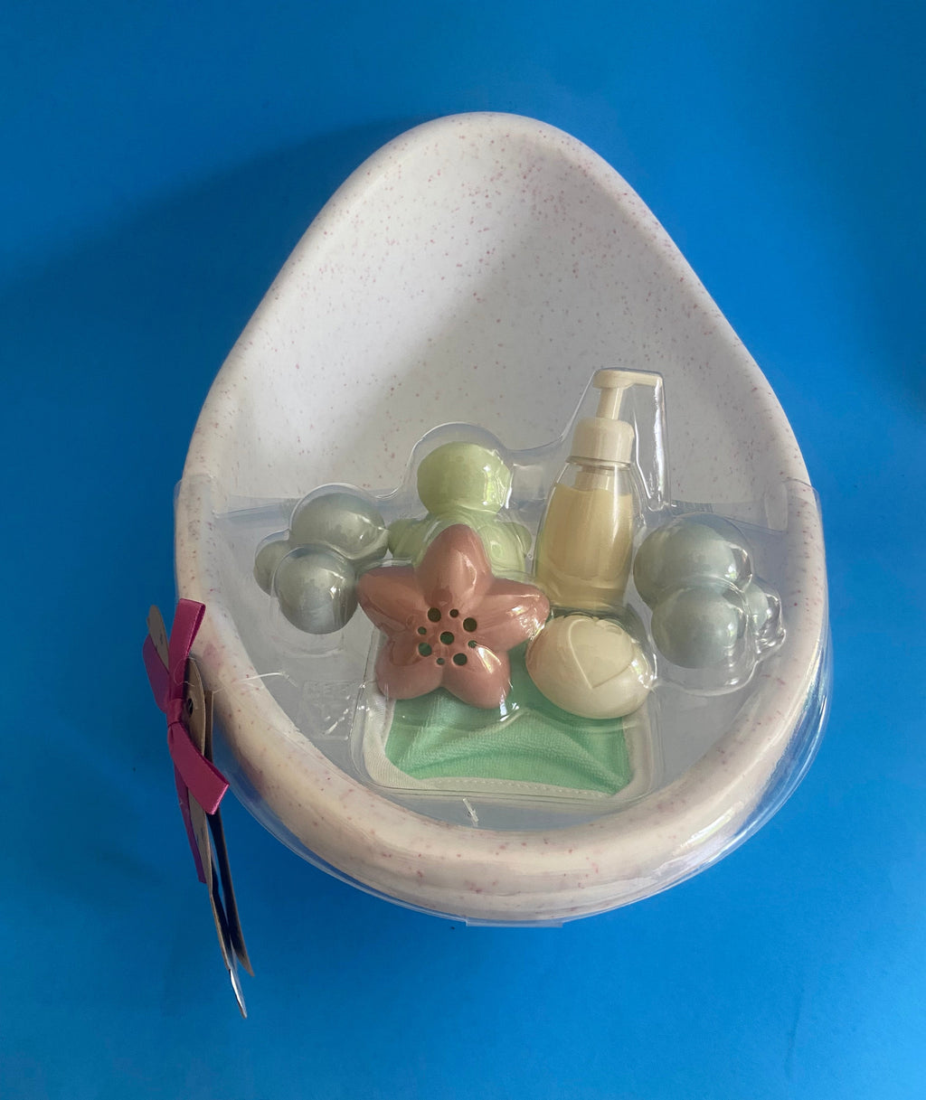 LullaBaby Doll Bathtub & Accessories Set for 14 inch Doll.