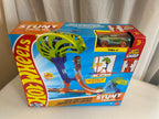Hot Wheels Stunt Tracks Power Launch Champion Track Set and 1:64 Scale Die-Cast Toy Car