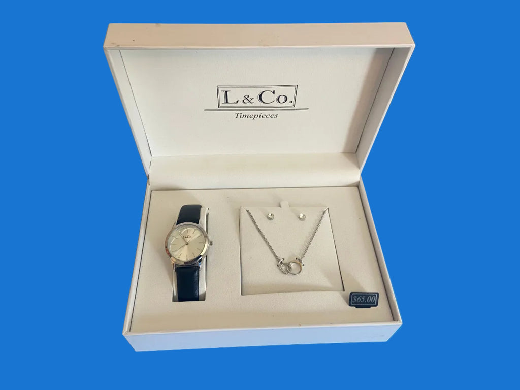 L & CO TIMEPIECES.-  INTERLOCKING RINGS