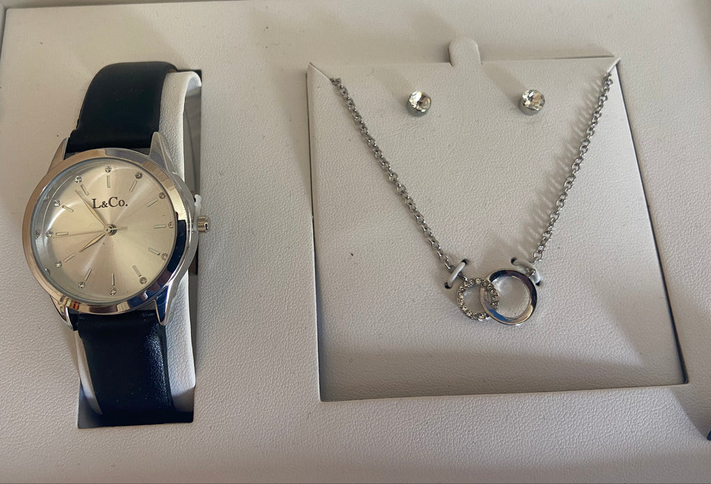 L & CO TIMEPIECES.-  INTERLOCKING RINGS