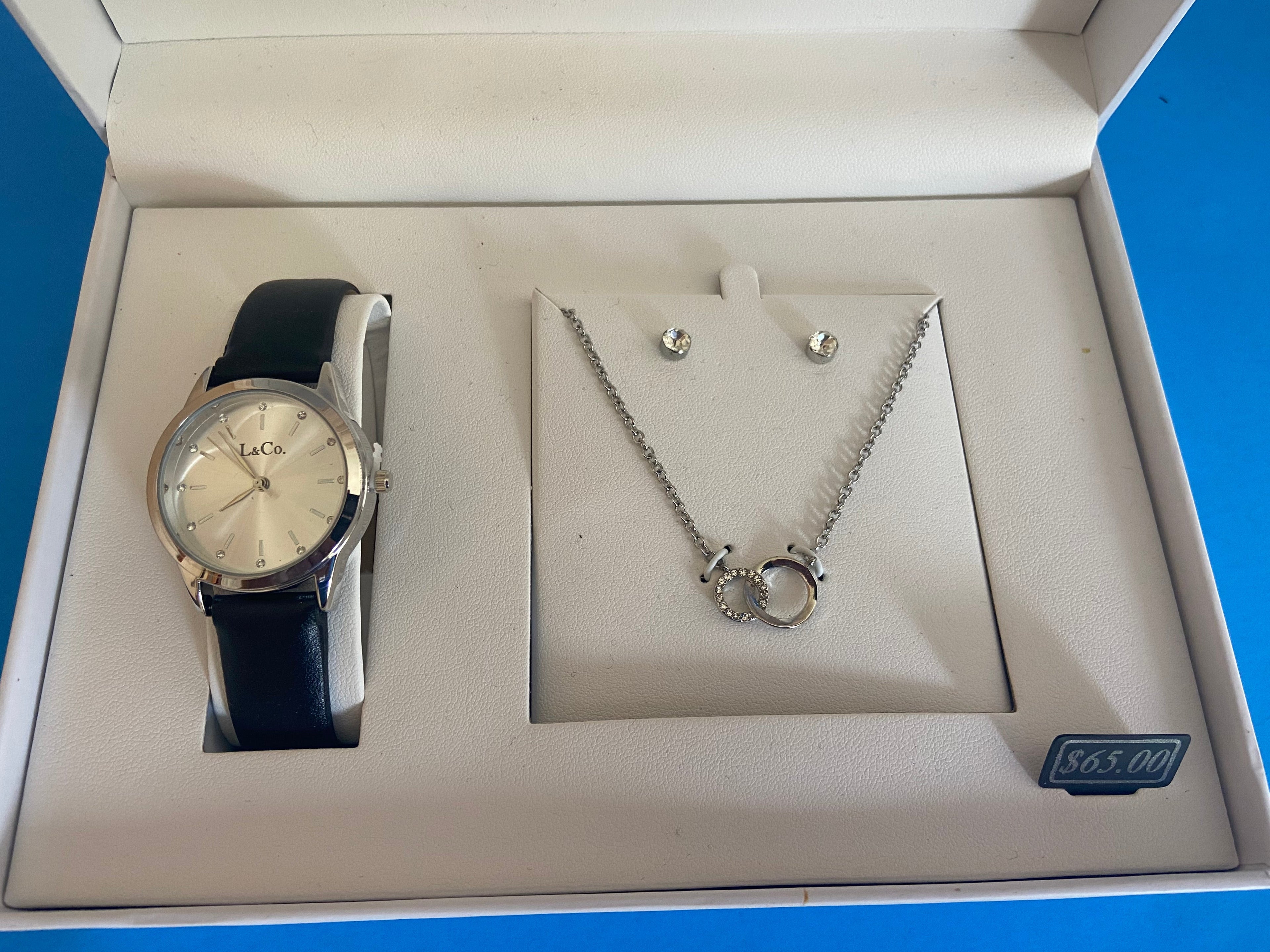 L & CO TIMEPIECES.-  INTERLOCKING RINGS